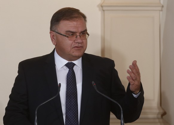 Mladen Ivanic, a newly elected Serb member of Bosnia&#039;s tripartite inter-ethnic presidency, speaks during the presidency inauguration ceremony in Sarajevo November 17, 2014. REUTERS/Dado Ruvic (BO ...