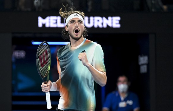 epa09709807 Stefanos Tsitsipas of Greece celebrates after winning the second set during his Men?s quarterfinal match against Jannik Sinner of Italy at the Australian Open Grand Slam tennis tournament at Melbourne Park, in Melbourne, Australia, 26 January 2022.  EPA/DAVE HUNT AUSTRALIA AND NEW ZEALAND OUT