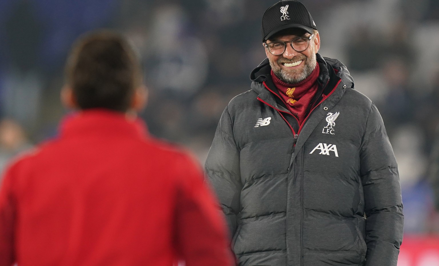 epa08091222 Liverpool&#039;s manager Jurgen Klopp (R) ahead of the English Premier league soccer match between Leicester City and Liverpool held at the King Power stadium in Leicester, Britain, 26 Dec ...