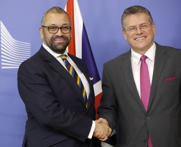 epa10472397 European Commission Vice President Maros Sefcovic (R) welcomes British Foreign Secretary James Cleverly ahead of a meeting in Brussels, Belgium 17 February 2023. EPA/OLIVIER HOSLET
