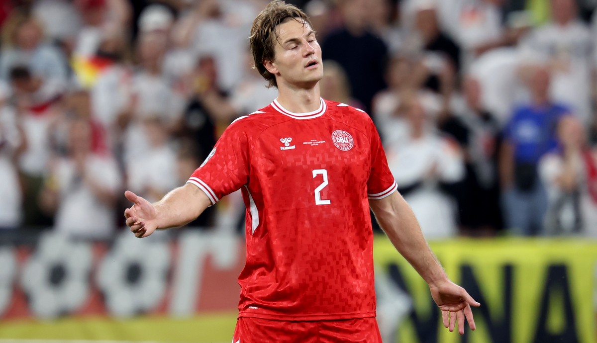 epa11446281 Joachim Andersen of Denmark looks disappointed after conceding the 2-0 goal during the UEFA EURO 2024 Round of 16 soccer match between Germany and Denmark, in Dortmund, Germany, 29 June 20 ...