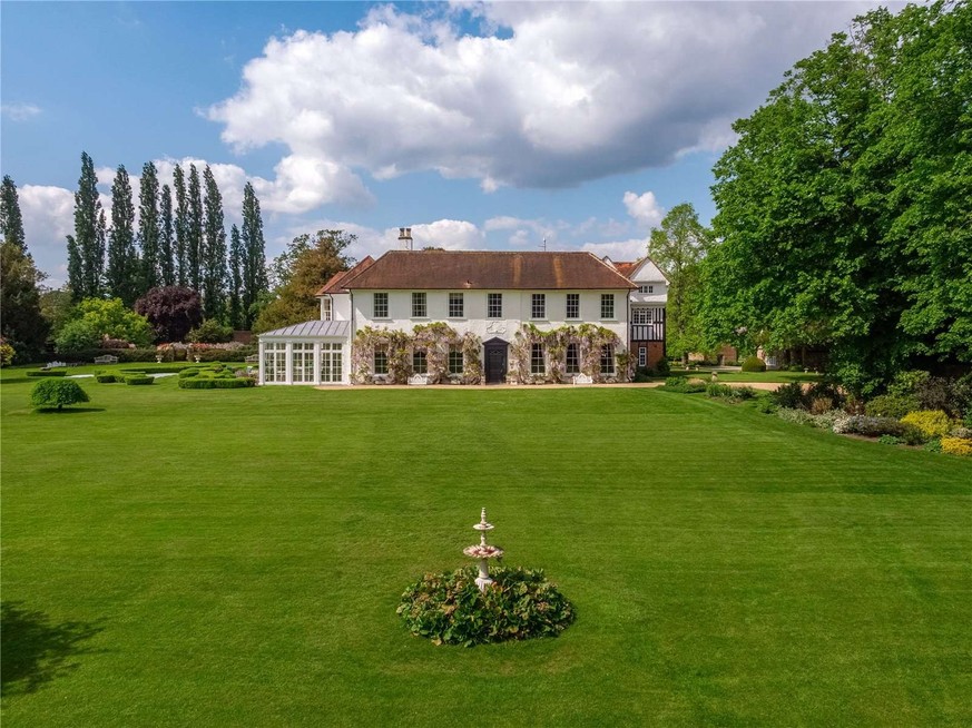 Mel B's house is for sale. 
Church Road
Little Marlow, Marlow, Buckinghamshire, SL7 3RZ
https://search.savills.com/property-detail/gbherslac210396