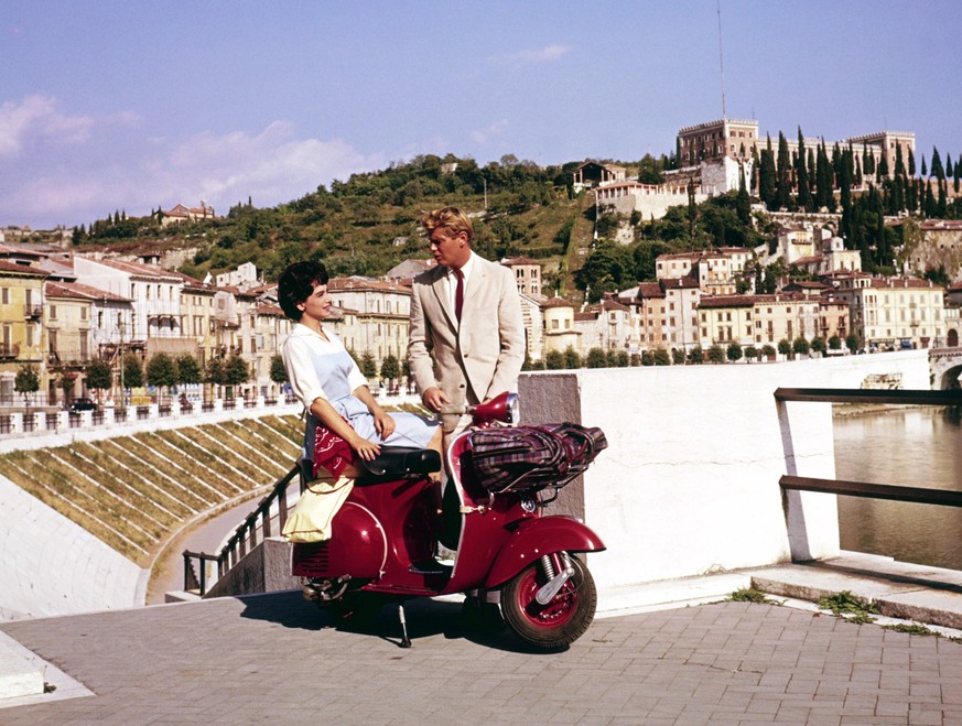 ROME ADVENTURE, from left: Suzanne Pleshette, Troy Donahue, 1962 Courtesy Everett Collection ACHTUNG AUFNAHMEDATUM GESCHÄTZT PUBLICATIONxINxGERxSUIxAUTxONLY Copyright: xCourtesyxEverettxCollectionx MC ...