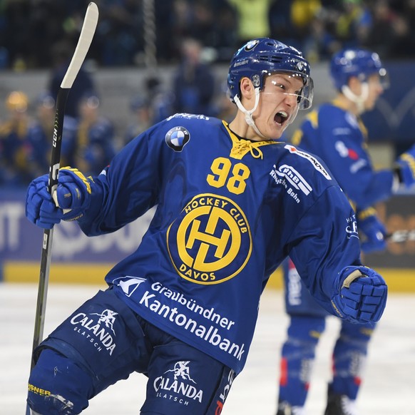 Davos’ Benjamin Baumgartner bejubelt seinen Treffer zum 3-2 im ersten Eishockey-Spiel des Playout-Final der National League zwischen dem HC Davos und den SC Rapperswil-Jona Lakers, am Dienstag, 26. Ma ...