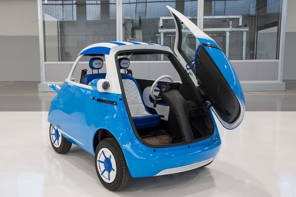 Microlino – EV-Microcar aus der Schweiz

https://microlino-car.com/en-ch/microlino?_gl=1*1c0kjr1*_up*MQ..*_ga*NzkxNjM2NjAuMTc2MzQ3NzY2NA..*_ga_K90DJXD508*czE3NjM0Nzc2NjMkbzEkZzEkdDE3NjM0Nzc3NTAkajU2JG ...