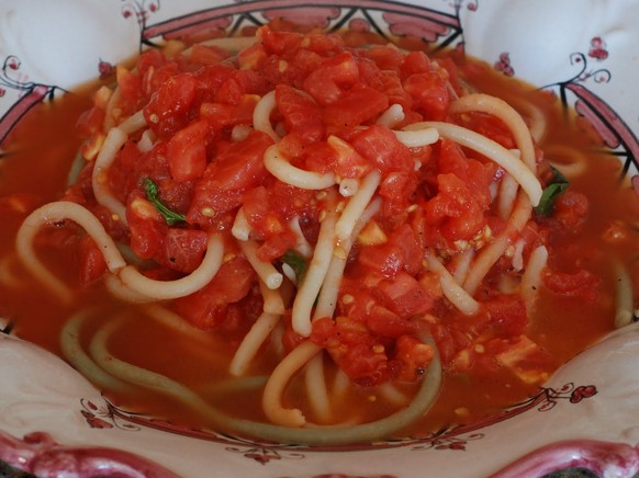 zu viel sauce pasta italien USA europa essen food falsch http://www.simplysogood.com/2010/09/pasta-pomodoro.html