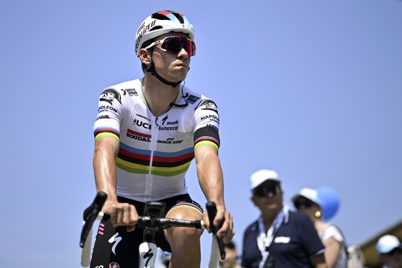 Belgium&#039;s Remco Evenepoel attends a memorial event for Switzerland&#039;s fatally injured rider Gino Maeder prior to the start of the the seventh stage, a 174 km race from Tuebach to Weinfelden,  ...