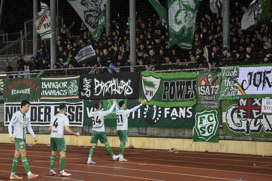 Saint-Galois striker Albin Krasniqi, was truly a son but cheers on the fans after they started the 2:5 mark, during the Super League football encounter between FC Stade Lausanne...