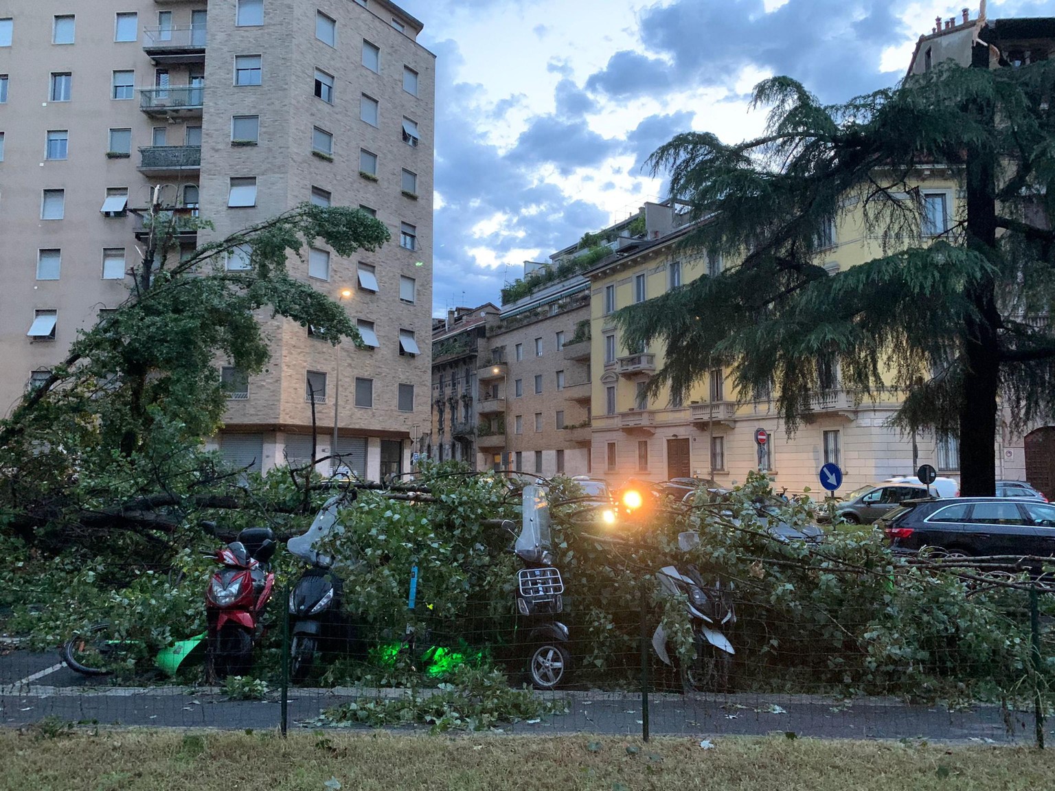 epa10767079 The aftermath of a storm accompanied by continuous lightning discharges and sudden gusts of wind, in Milan, Italy, July 25, 2023. EPA/Luca Pinardi
