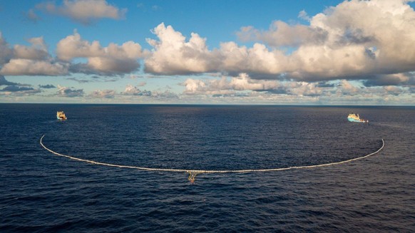 **VIDEO AVAILABLE: CONTACT INFOCOVERMG.COM TO RECEIVE** These images show The Ocean Cleanup s System 002 in action last year 2021. The Ocean Cleanup project, which aims to sweep the oceans free of pla ...