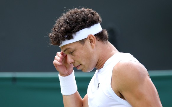 epa13075088 Ben Shelton of the USA looks on during his Men's Singles first round against Otto Virtanen of Finland at the Wimbledon Championships in London, Britain, 30 June 2026. EPA/ADAM VAUGHAN