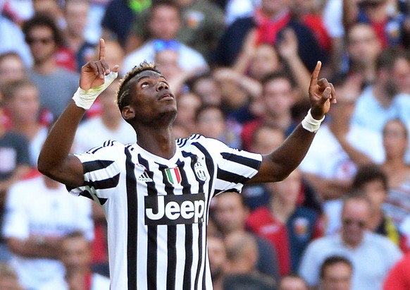 epa04940480 Juventus&#039; French midfielder Paul Pogba celebrates after scoring the 2-0 lead from the penalty spot during the Italian Serie A soccer match between CFC Genoa 1893 and Juventus FC at Lu ...