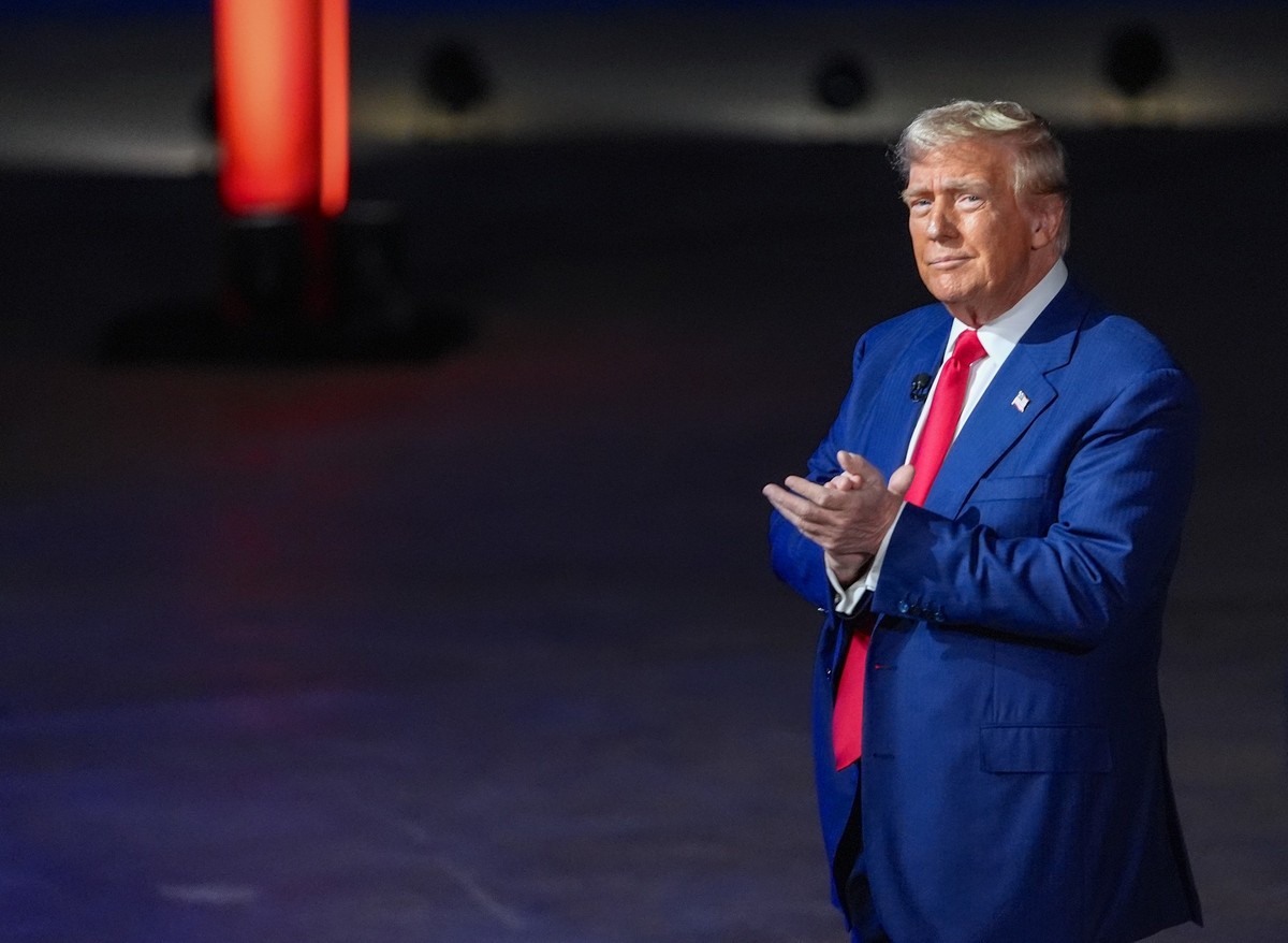 PENNSYLVANIA, USA - SEPTEMBER 04: Fox News' Sean Hannity hosts Republican presidential candidate former President Donald Trump for a town hall event on September 4, 2024, in Harrisburg, Pennsylva ...