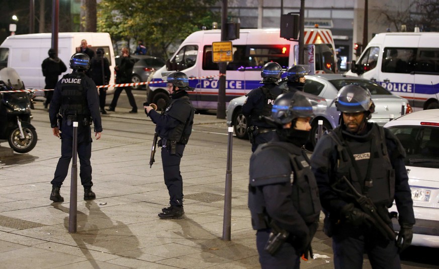 French police secure a street near the travel agency where a gunman has taken hostage about half a dozen people in what appears to be a robbery, a police source said, in Paris, France, December 2, 201 ...