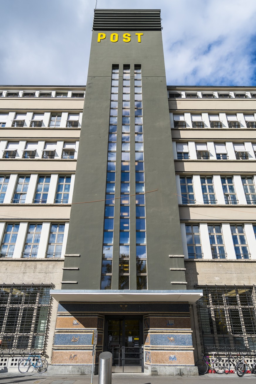 Kaum zu erkennen: der Eingang zum neuen Google-Entwicklungszentrum. Google bezieht den 3. bis 5. Stock des 1930 erbauten Sihlpost-Gebäudes gleich neben dem Zürcher Hauptbahnhof.&nbsp;