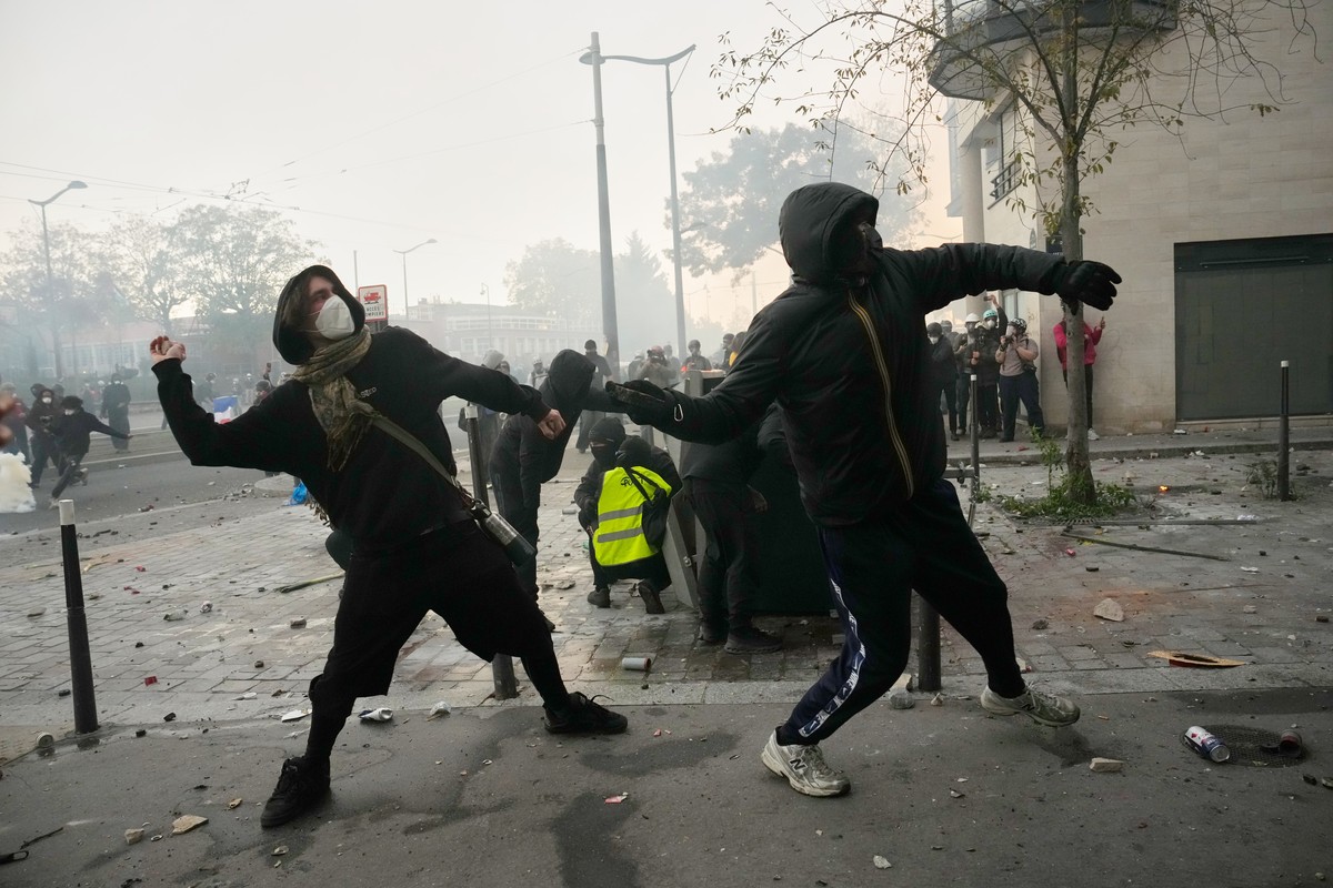 Protester throw stones during protests over living costs and education in Paris, France, Saturday, Oct. 31, 2026. (AP Photo/Teresa Suarez)
France Protests