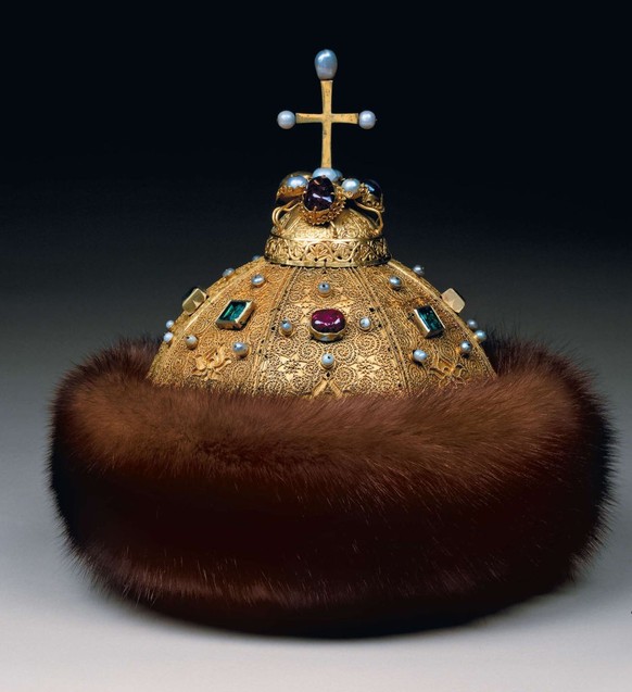 Monomakh's cap (gold crown), first half 14th century.  Found in the collection of State United Museum Center in Moscow Kremlin.  (Photo by Fine Art Images/Heritage Images/Getty Images)