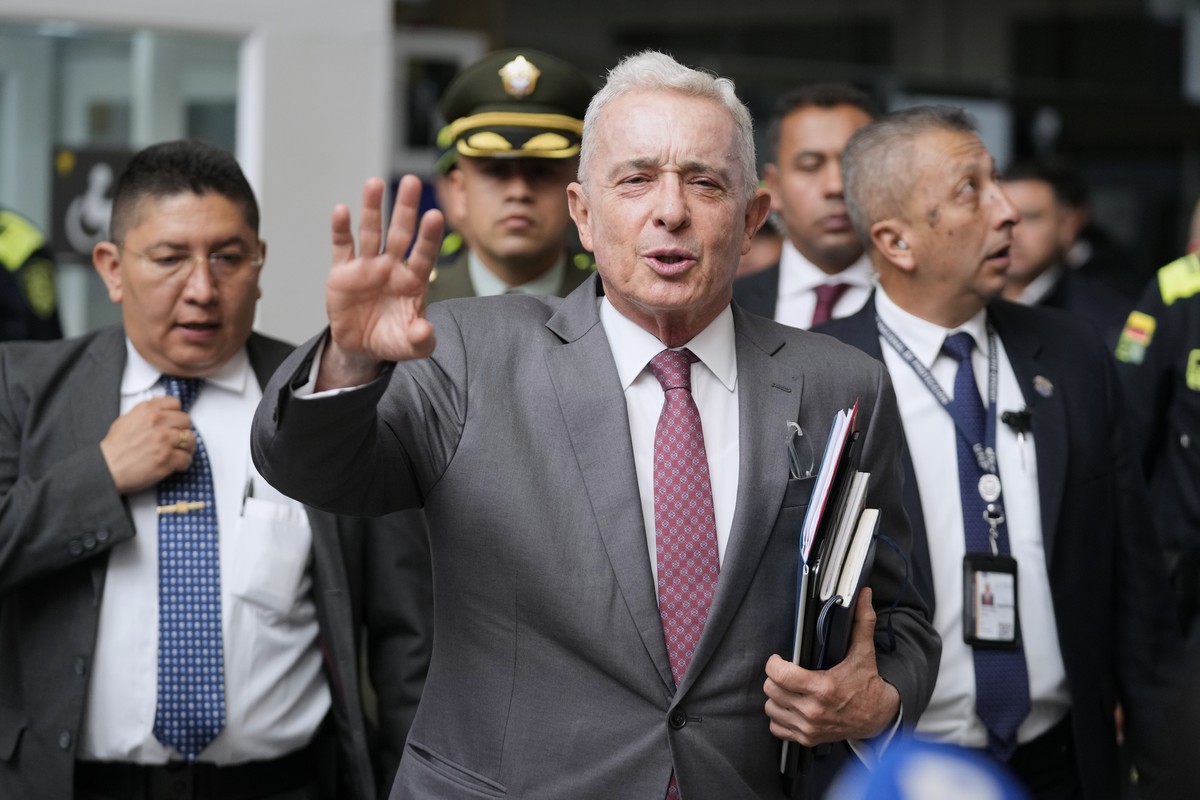 Former President Alvaro Uribe leaves court after a hearing of his trial on charges of witness tampering and bribery in Bogota, Colombia, Monday, Feb. 10, 2025. (AP Photo/Fernando Vergara)