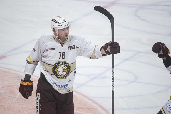 Servette&#039;s player Teemu Hartikainen, celebrates the 2-3 gool, during the preliminary round game of the National League 2022/23 between HC Lugano and Servette at the ice stadium Corner Arena in Lu ...