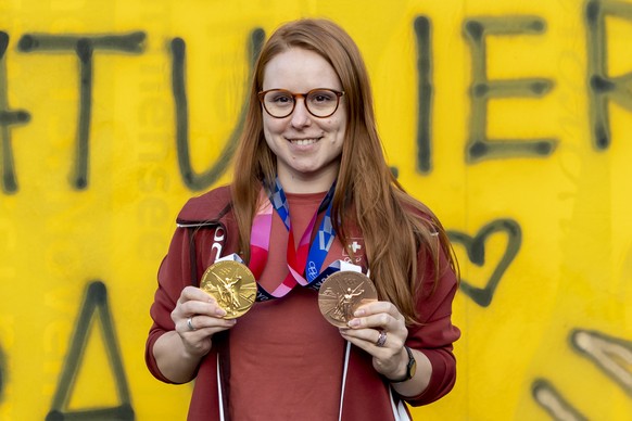 Olympiasiegerin Nina Christen wird bei ihrer Heimkehr aus Tokio gefeiert, in Immensee, am Montag, 2. August 2021. Die Sportschuetzin wurde in Tokio Olympiasiegerin im Dreistellungsmatch mit dem Kleink ...