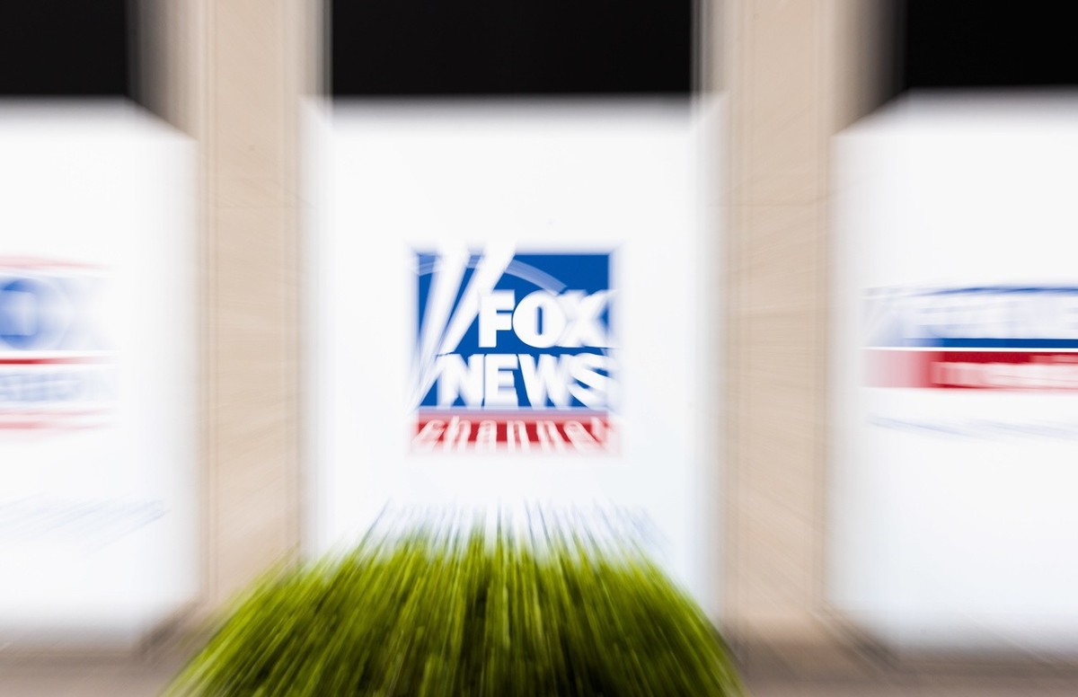 epa10580338 A long exposure photo of a sign outside of Fox News offices in New York, New York, USA, 19 April 2023. On 18 April Fox News agreed to pay 787.5 million US Dollars (718.5 million Euros) to  ...