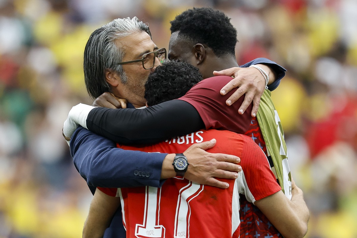 KEYPIX - From left: Switzerland's head coach Murat Yakin, Switzerland's Ruben Vargas and Switzerland's goalkeeper Yvon Mvogo celebrate after the World Cup round of 16 soccer match betwe ...