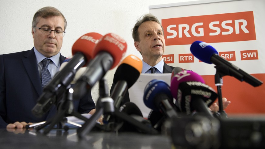 Gilles Marchand, Generaldirektor des SRG SSR, rechts, spricht an der Seite von Jean-Michel Cina, Praesident der SRG SSR, links, ueber einem Point de Presse zur &quot;No Billag Initiative&quot;, am Son ...