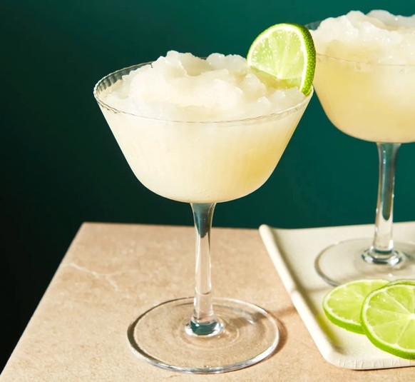 Frozen Dauiquiri Cocktail

https://assets.epicurious.com/photos/644abab1ffb3de465867f434/1:1/w_1280,c_limit/FrozenDaiquiri_RECIPE_042623_52231_VOG_final.jpg