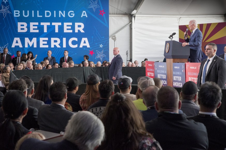 epa10353077 US President Joe Biden delivers remarks at Taiwan Semiconductor Manufacturing Company (TSMC) in Phoenix, Arizona, USA, 06 December 2022. Biden visited the facility in an effort to show tha ...