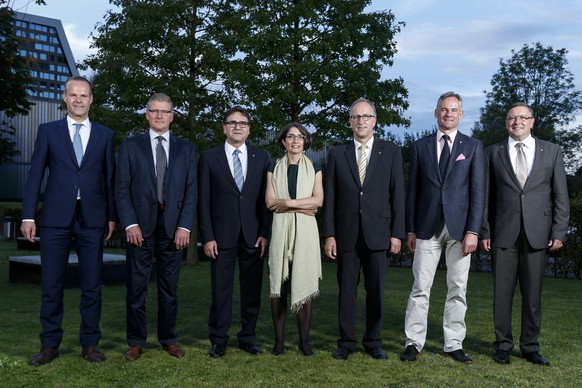 Der neu gewählte Regierungsrat des Kantons Zug mit Stephan Schleiss (SVP), Heinz Tännler (SVP), Beat Villiger (CVP), Manuela Weichelt-Picard (Grüne), Peter Hegglin (CVP), Matthias Michel (FDP) und Urs ...