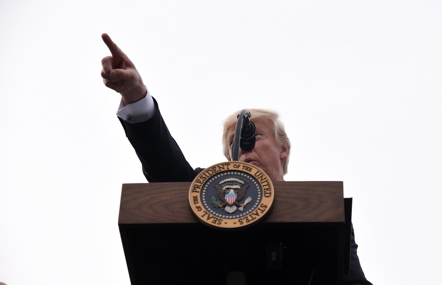 epa06044621 US President Donald J. Trump speaks during the Congressional Picnic on the South Lawn of the White House in Washington, DC, USA, 22 June 2017. EPA/OLIVIER DOULIERY / POOL