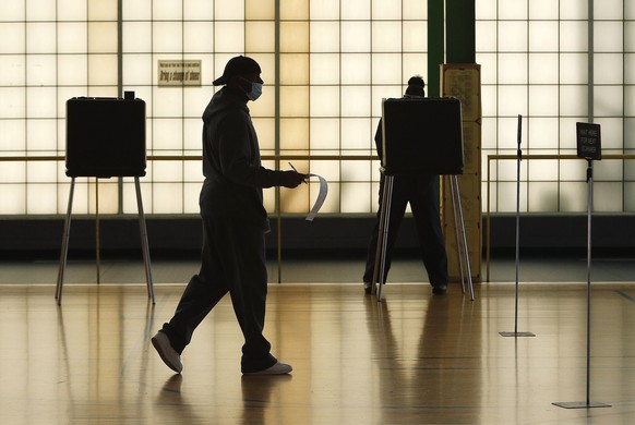 epa08796994 Voters cast their ballots at a polling location at the Zelma Watson George Community Center in Cleveland Ohio, USA, 03 November 2020. Americans vote on Election Day to choose between re-el ...