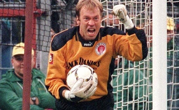 GERMANY - AUGUST 01: FUSSBALL: 2. BUNDESLIGA 97/98 ST. PAULI - GUETERSLOH 0:0, Klaus THOMFORDE/Torwart 01.08.97 (Photo by Marcus Brandt/Bongarts/Getty Images)