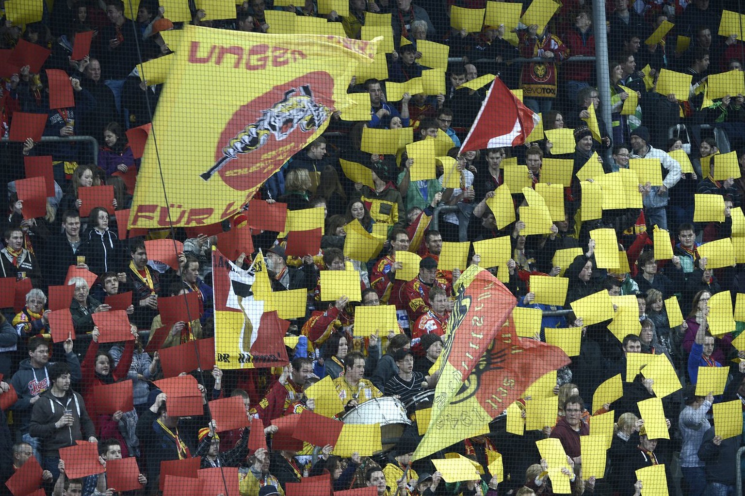 Die Langnau-Fans bleiben ihrem Team auch in der NLB treu.