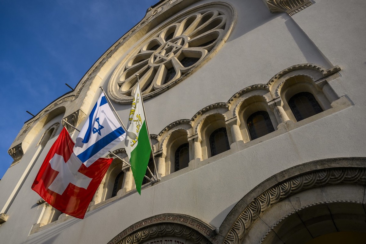 The flags of Switzerland, Israel and the canton of Vaud are hung on the Synagogue as the Jewish community of Lausanne and the canton of Vaud pray at a solemn service in support of Israel in the Great  ...