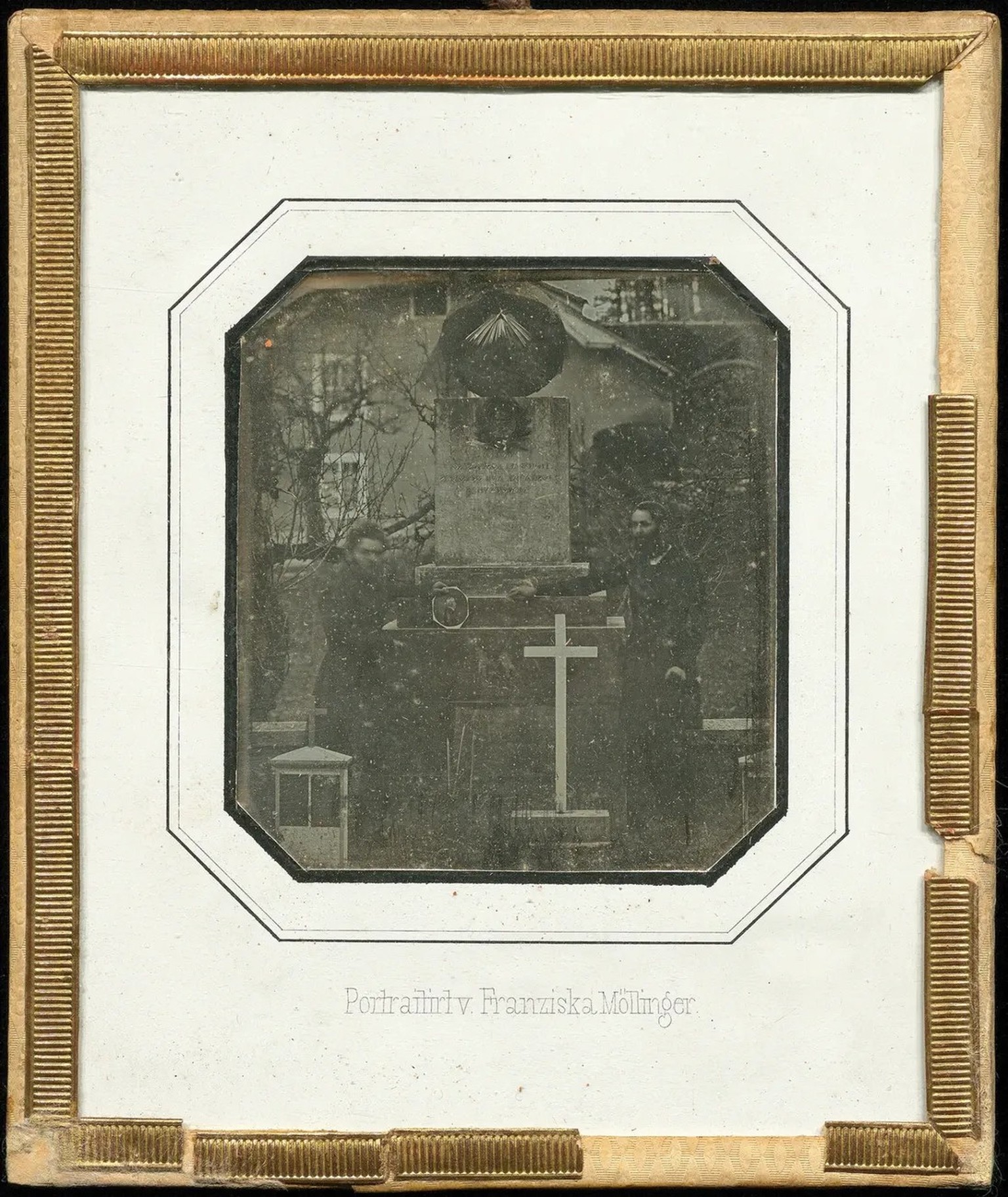 Franziska Möllinger: Zwei Männer vor dem Grabmal für Tadeusz Kościuszko in Zuchwil.
https://www.e-manuscripta.ch/zbs/content/titleinfo/5217004