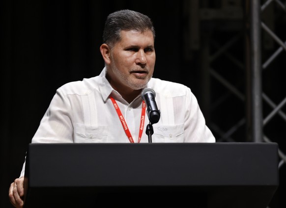 epa12548507 Deputy Prime Minister and Minister of Foreign Trade and Investment Oscar Perez-Oliva Fraga speaks about the government's plans for the island's economy at the Havana Internationa ...