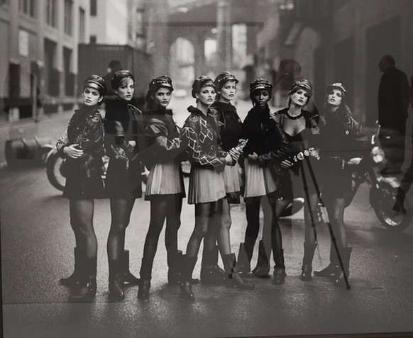 Das Bild Wild At Heart (Cindy Crawford, Tatjana Patitz, Helena Christensen, Linda Evangelista, Claudia Schiffer, Naomi Campbell, Karen Mulder &amp; Stephanie Seymour) des Fotografen Peter Lindbergh is ...