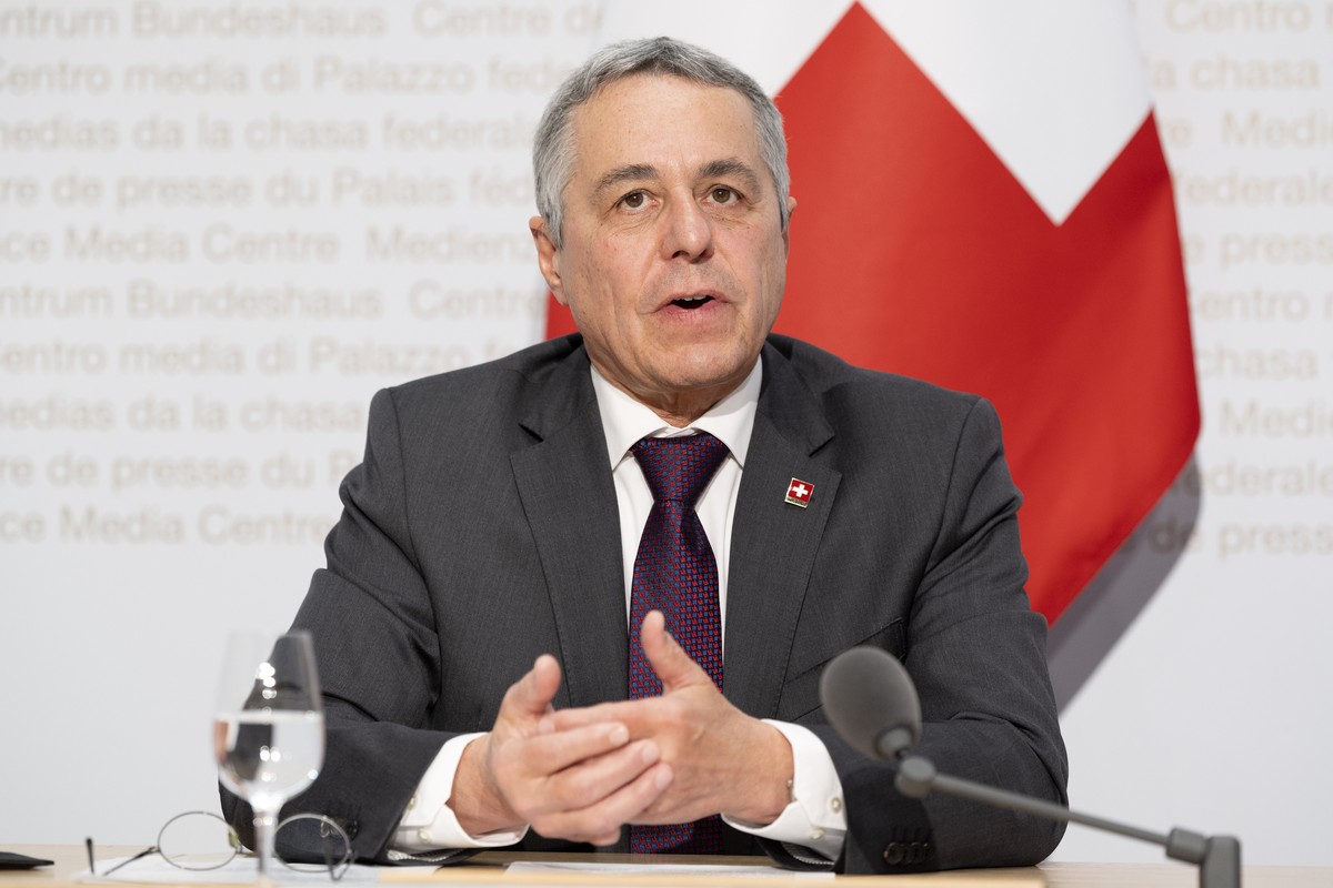 Bundesrat Ignazio Cassis aeussert sich an einer Medienkonferenz zu den Abstimmungsergebnissen, am Sonntag, 27. September 2026 in Bern. (KEYSTONE/Peter Schneider)