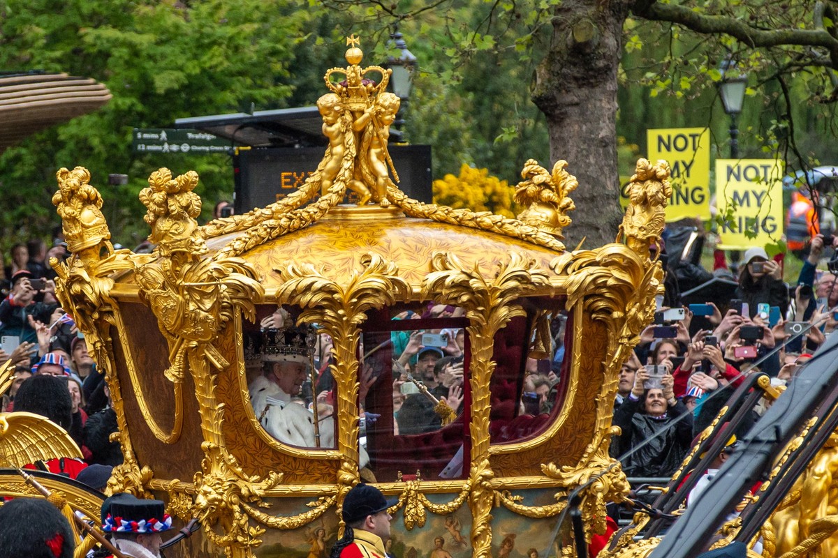 epa10612280 Britain's King Charles III and Queen Camilla return from Westminster Abbey to Buckingham Palace after their Coronation ceremony in London, Britain, 06 May 2023. The Coronation Process ...