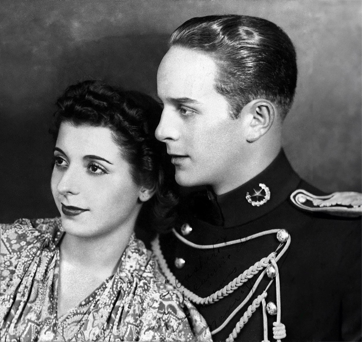 Jacobo Arbenz and his wife Maria Vilanova Kreitz in a photo from 1939. https://commons.wikimedia.org/wiki/File:Arbenz-Vilanova.jpg