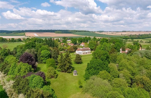 Mel B's house is for sale. 
Church Road
Little Marlow, Marlow, Buckinghamshire, SL7 3RZ
https://search.savills.com/property-detail/gbherslac210396