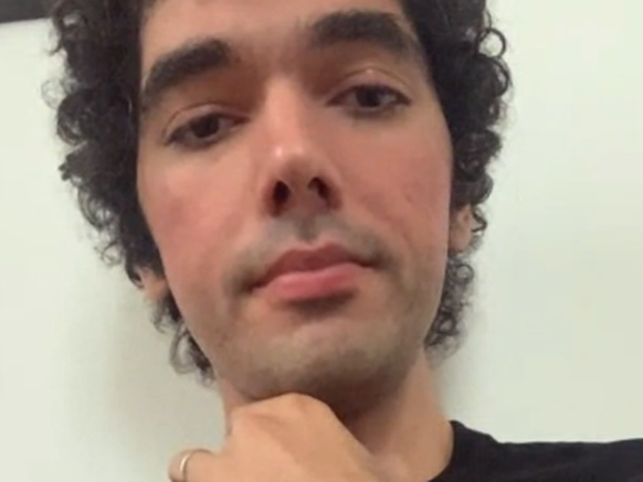 Arshak Makichyan im Videocall: «Ich bekomme jeden Tag schreckliche Nachrichten aus Russland.»