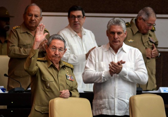 Miguel Díaz-Canel (rechts) soll die Nachfolge seines politischen Ziehvaters Raúl Castro (links) als Präsident Kubas antreten.