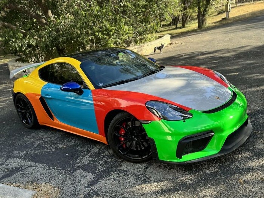 Wie bunt darf ein Porsche sein? 
https://www.reddit.com/r/Porsche/comments/1gacvhj/i_told_you_rat_bastards_i_was_just_crazy_enough/