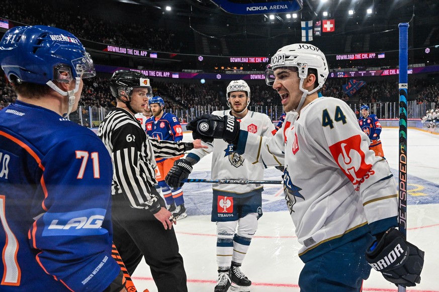 epa10398442 Samuel Kreis (R) of Zug reacts during the Champions Hockey League Semi-Final first leg match between Tappara Tampere of Finland and Ev Zug of Switzerland in Tampere, Finland, 10 January 20 ...