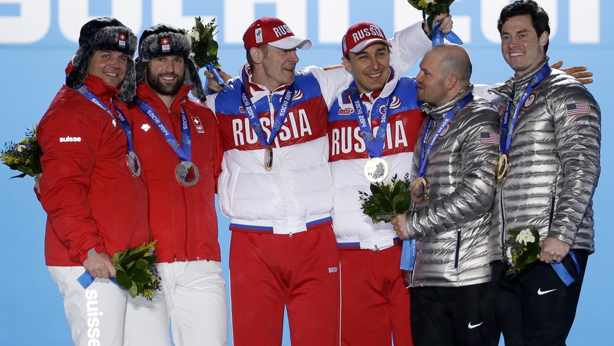 Das Schweizer Duo mit den vermeintlichen Olympiasiegern Subkow und Wojewoda sowie den Amerikanern Holcomb und Langton.