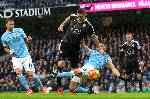 MANCHESTER, ENGLAND - FEBRUARY 06: Robert Huth of Leicester City scores his team&#039;s first goal during the Barclays Premier League match between Manchester City and Leicester City at the Etihad Sta ...