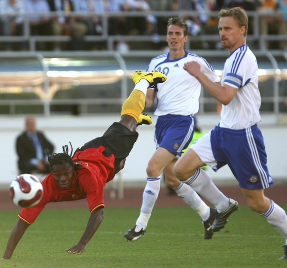 -HELSINKI, FINLAND: (L-R) Belgium s Emile Mpenza and Finland s Toni Kallio and Hannu Tihinen in action during the Euro 2008 Qualifying match Finland vs Belgium, Wednesday 06 June 2007 in Helsinki. ERI ...