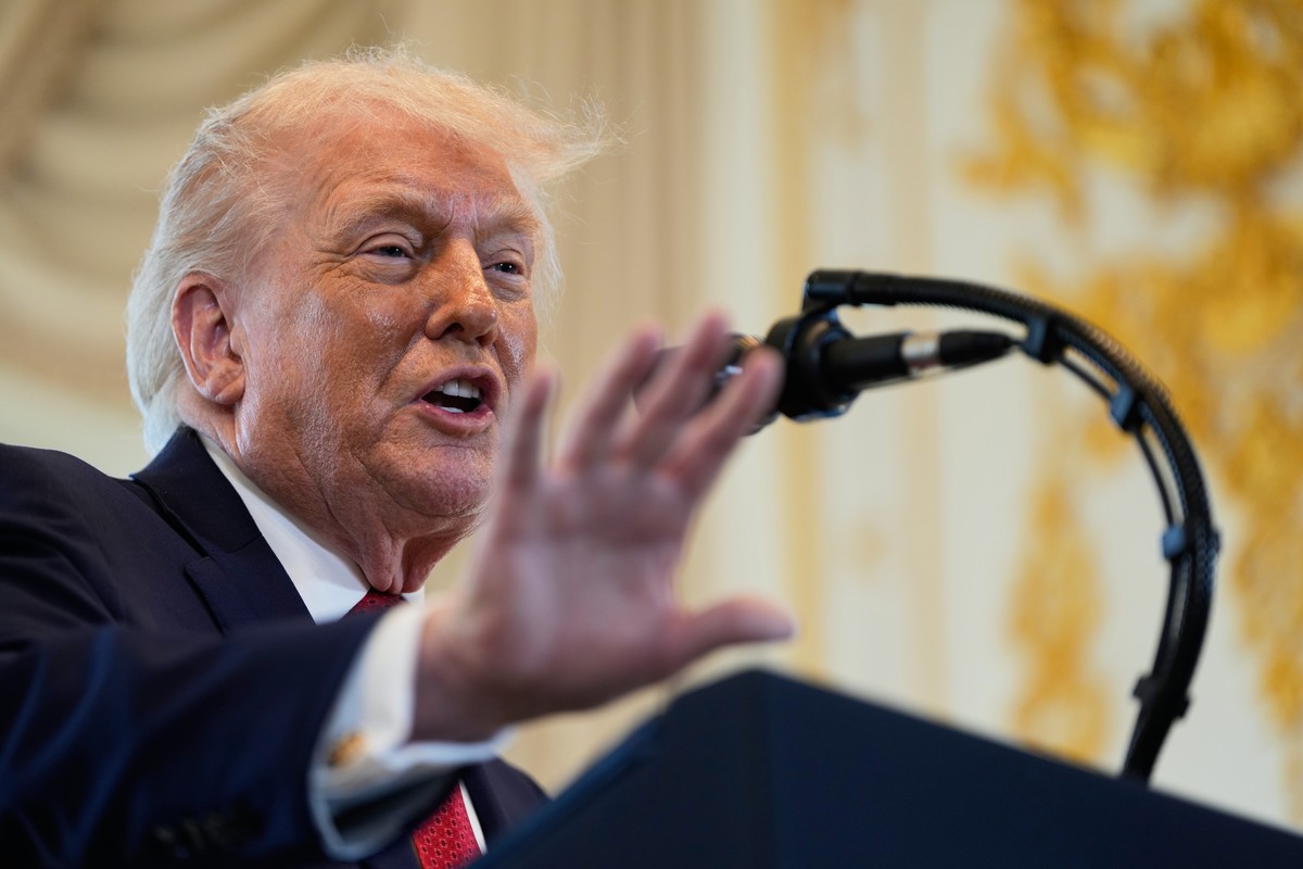 President Donald Trump speaks at a dedication ceremony for a portion of Southern Boulevard, which the Town of Palm Beach Council recently voted to rename,"President Donald J. Trump Boulevard,&quo ...